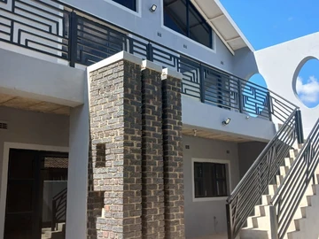 3 Bedroom Flat & Apartment